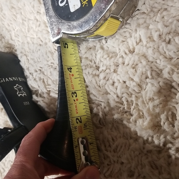 Gianni Bini Shoes. Leather Upper. Size 8 - Picture 4 of 5